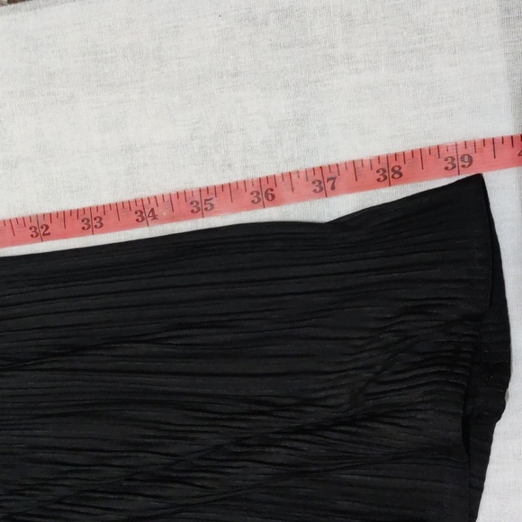 Black Maxi Pleated Skirt - Picture 3 of 3
